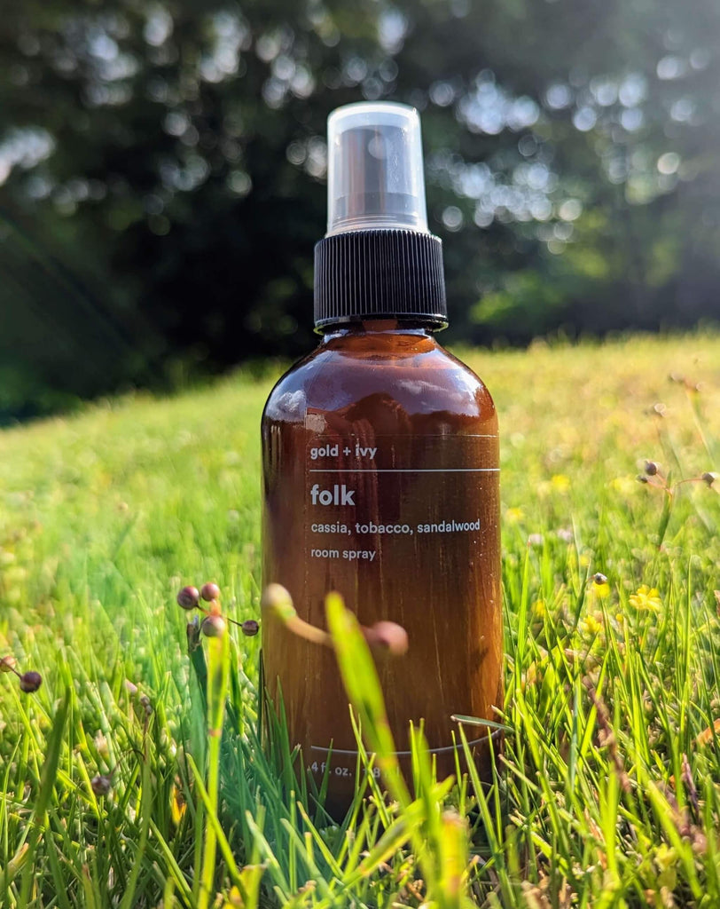 Here's to spring days with your feet planted in the grass. Folk will keep you grounded with its essence formulated by essential oils. It is the perfect remedy for anxiety!